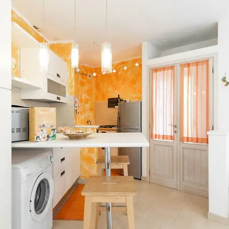 Cozy Flat With Lake View 托尔诺